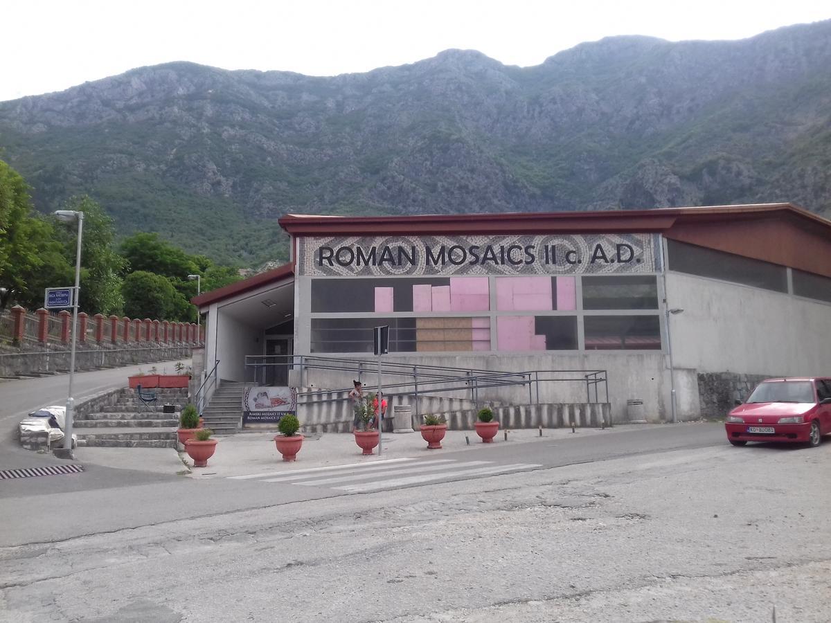 Apartmani Mozaici Risan Exterior photo