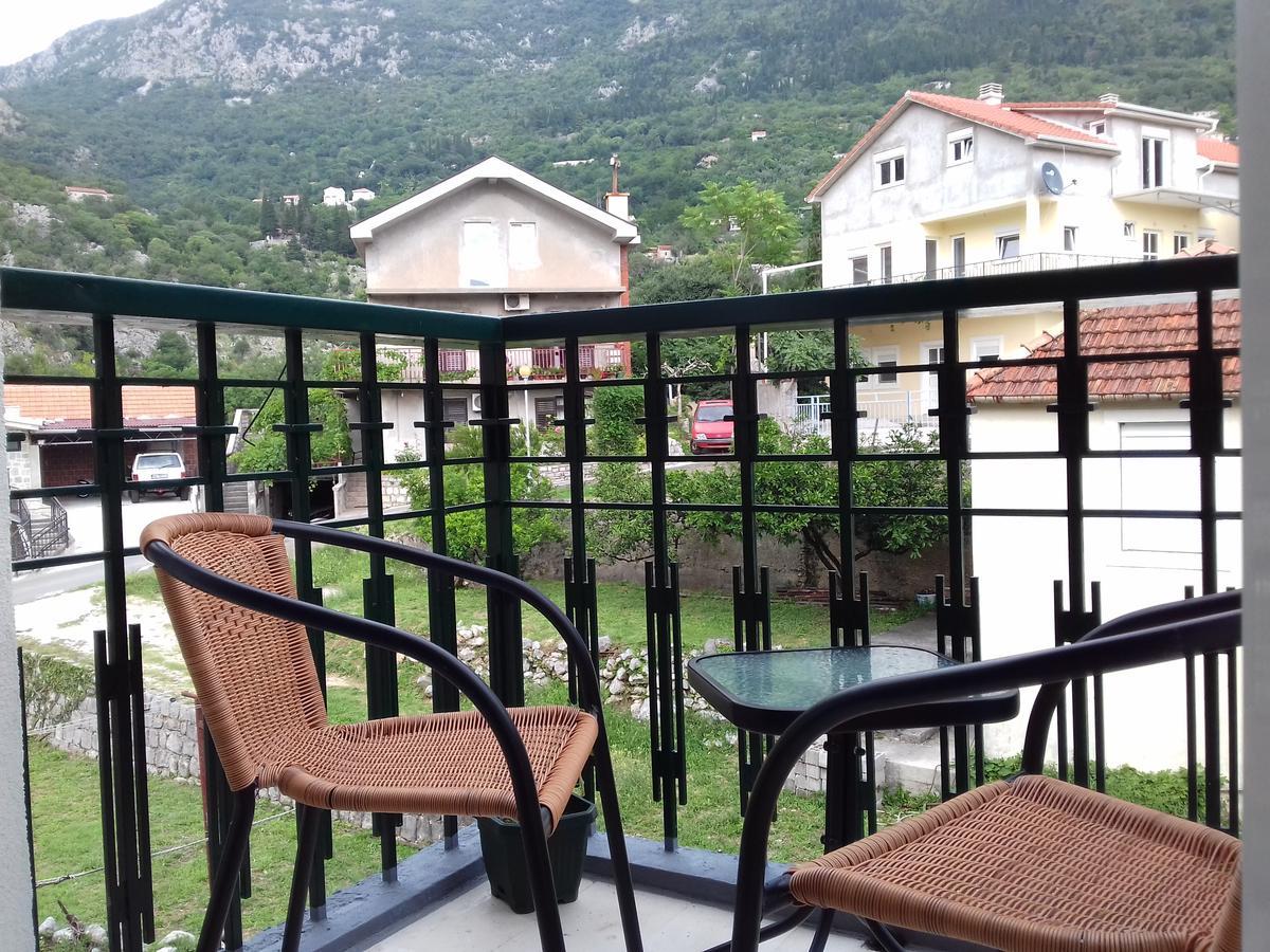 Apartmani Mozaici Risan Exterior photo