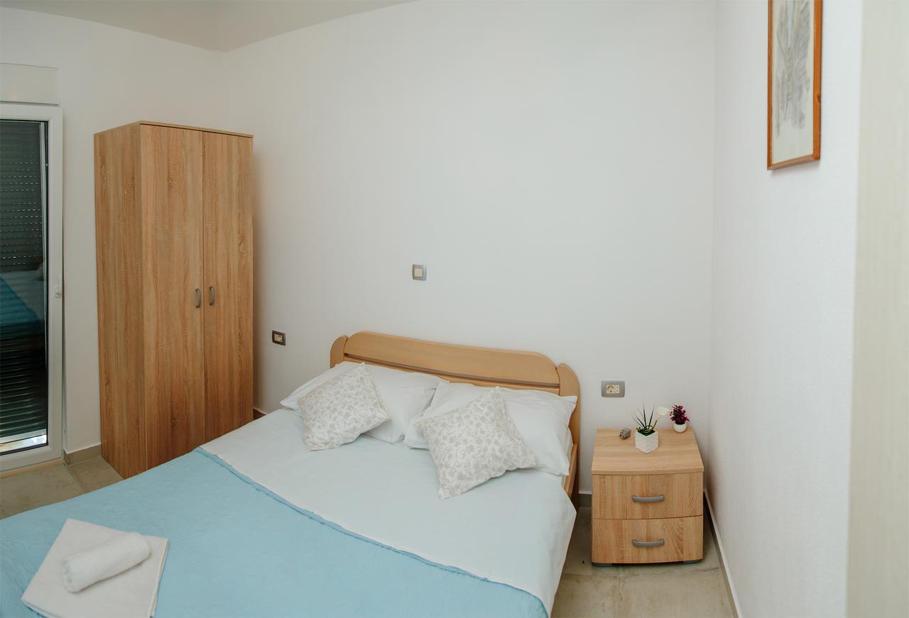 Apartmani Mozaici Risan Exterior photo